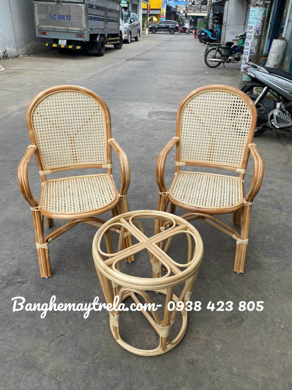 Ghế mây có tay lưới mắt cáo